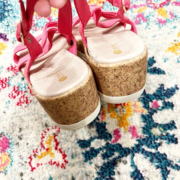 BZees SAndals Women's 11 Radiant Pink Strappy Cork Wedge Comfort Sole - Picture 5 of 8